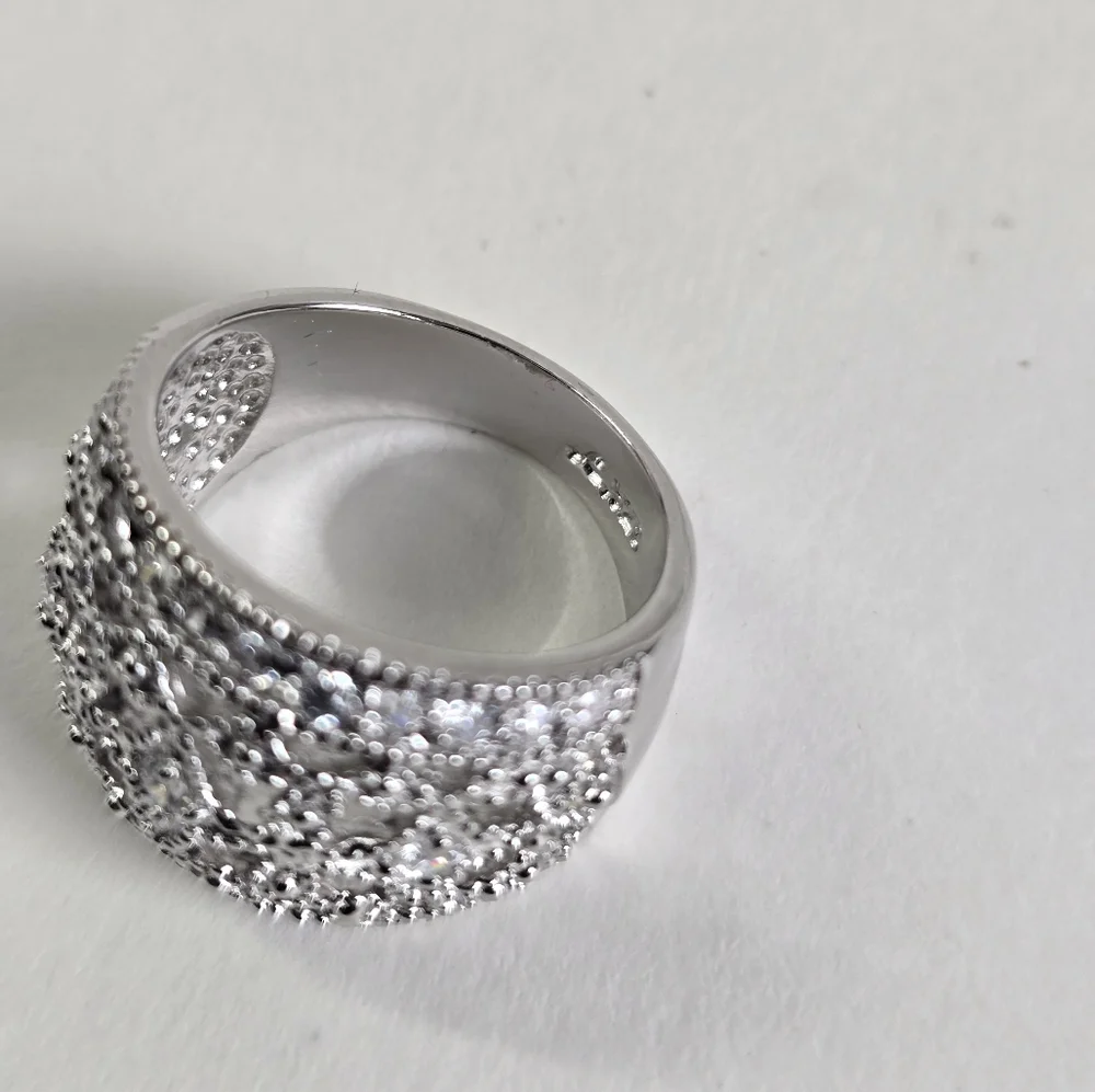 Exquisite Sterling Silver 925 Ring - A True Showstopper